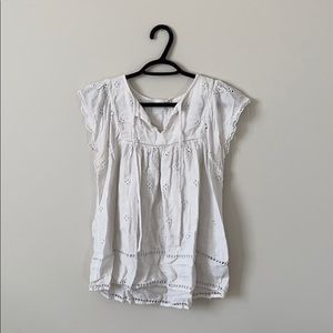 GAP eyelet top